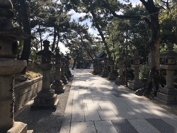 神社の灯籠の意味や由来 いろんな種類についても解説します 開運の神様